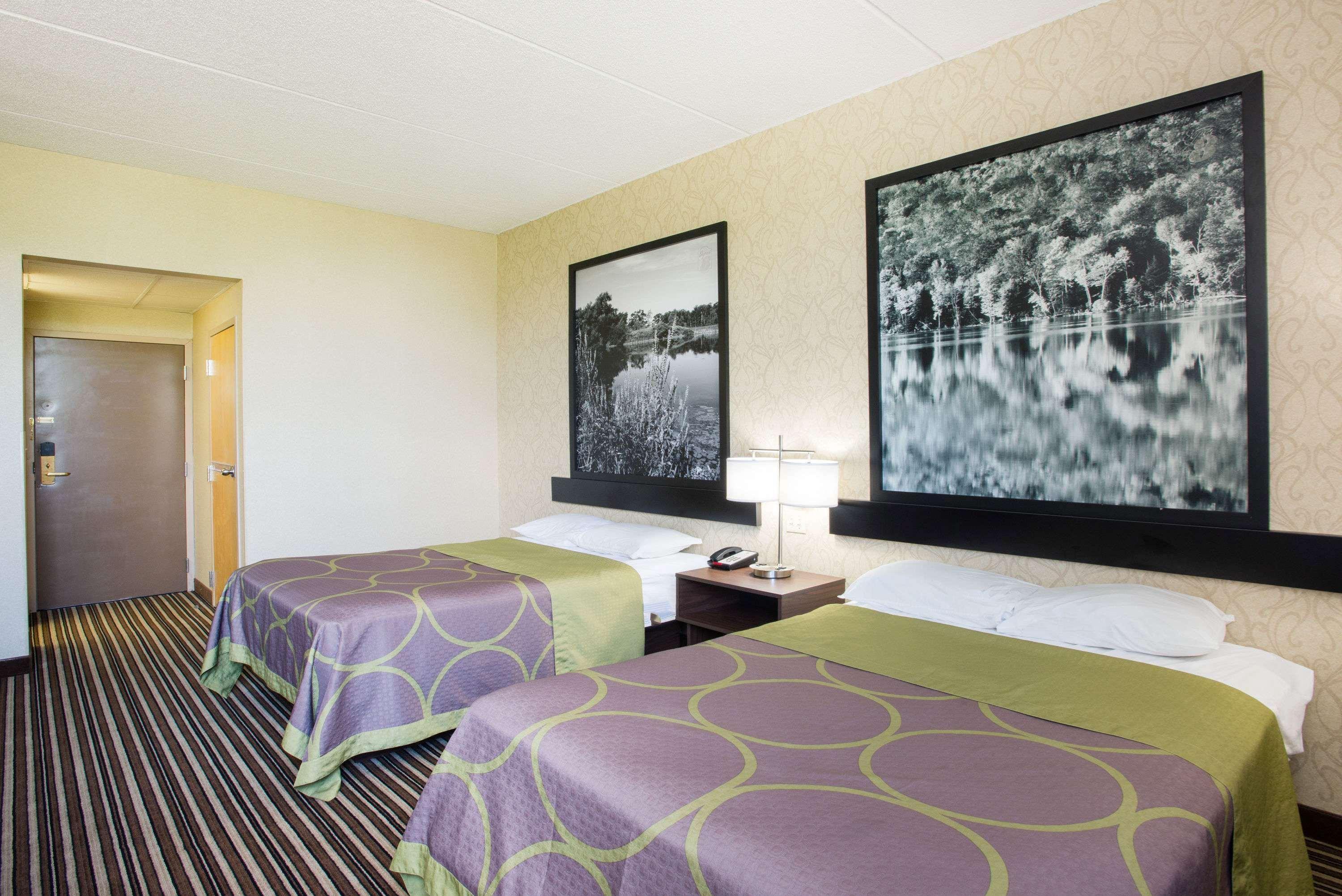 Super 8 By Wyndham Plattsburgh Hotell Eksteriør bilde