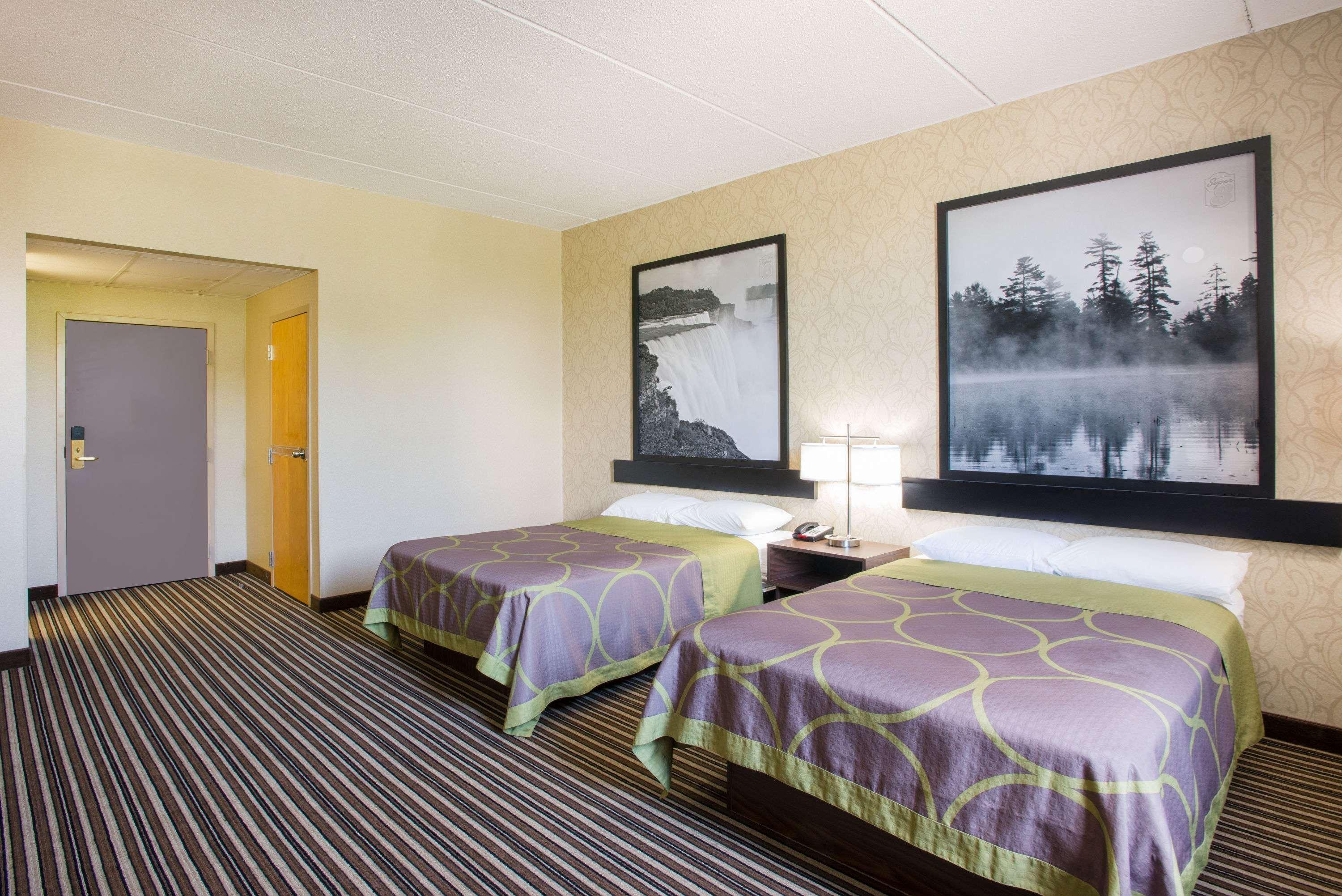 Super 8 By Wyndham Plattsburgh Hotell Eksteriør bilde