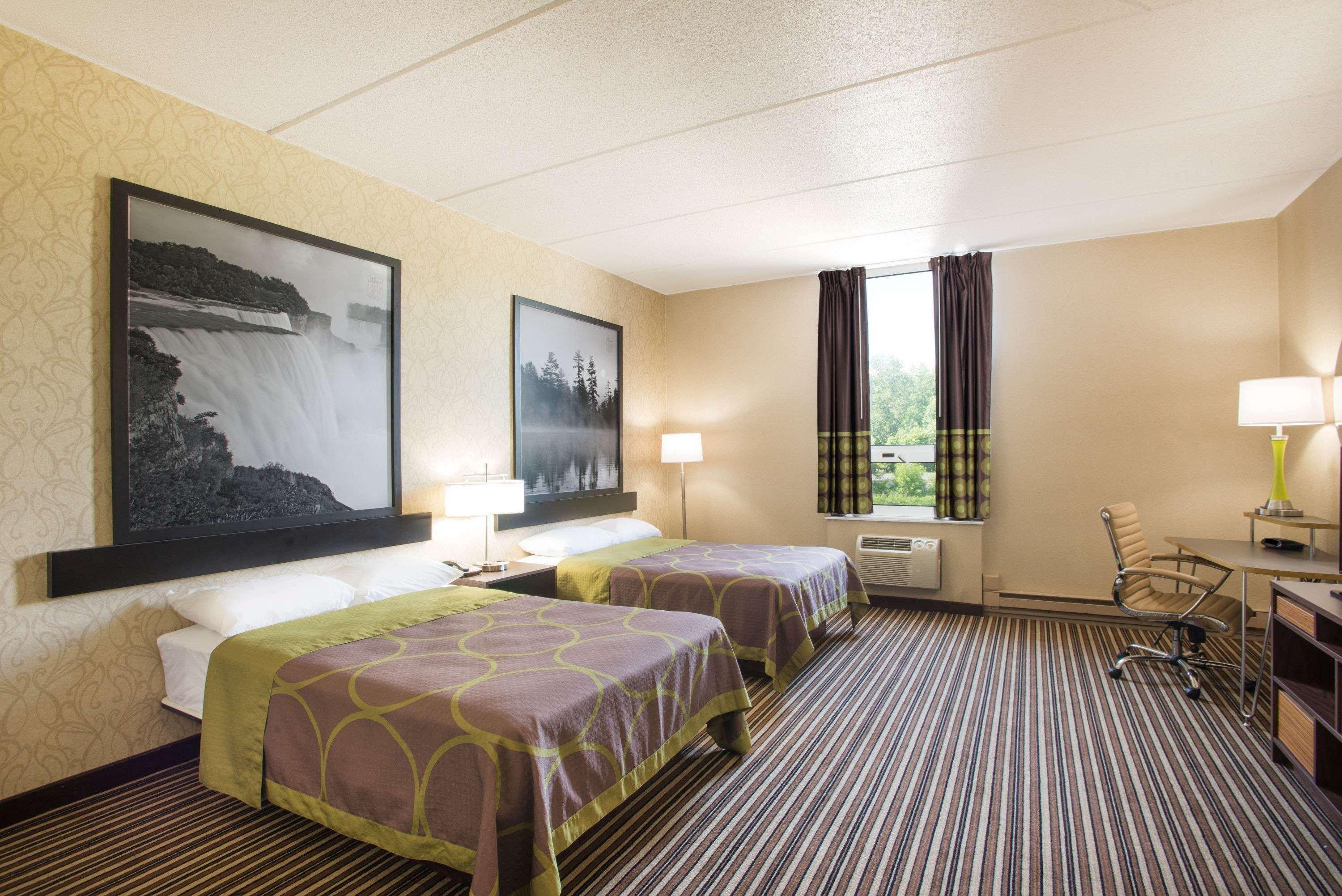 Super 8 By Wyndham Plattsburgh Hotell Eksteriør bilde