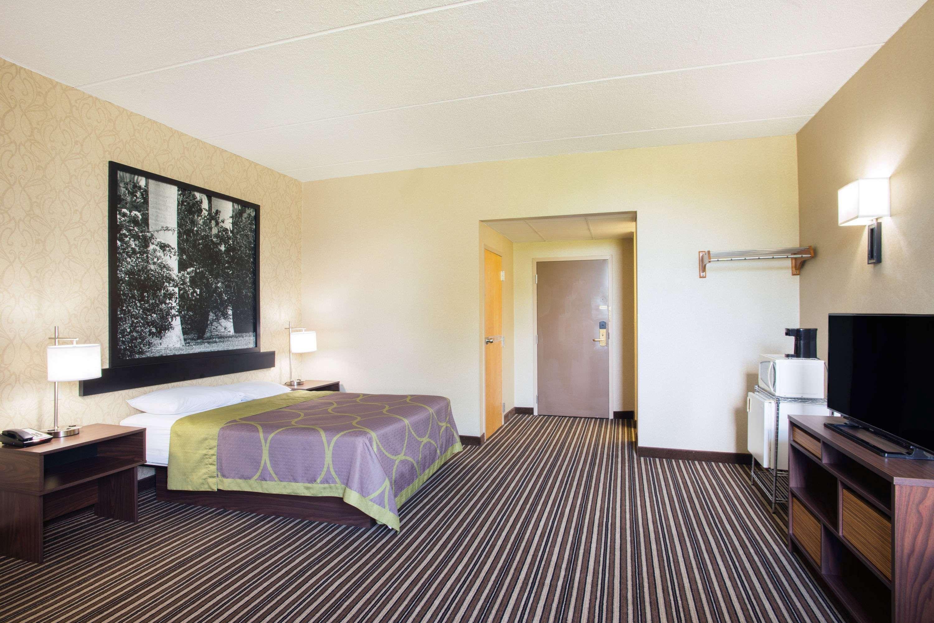 Super 8 By Wyndham Plattsburgh Hotell Eksteriør bilde