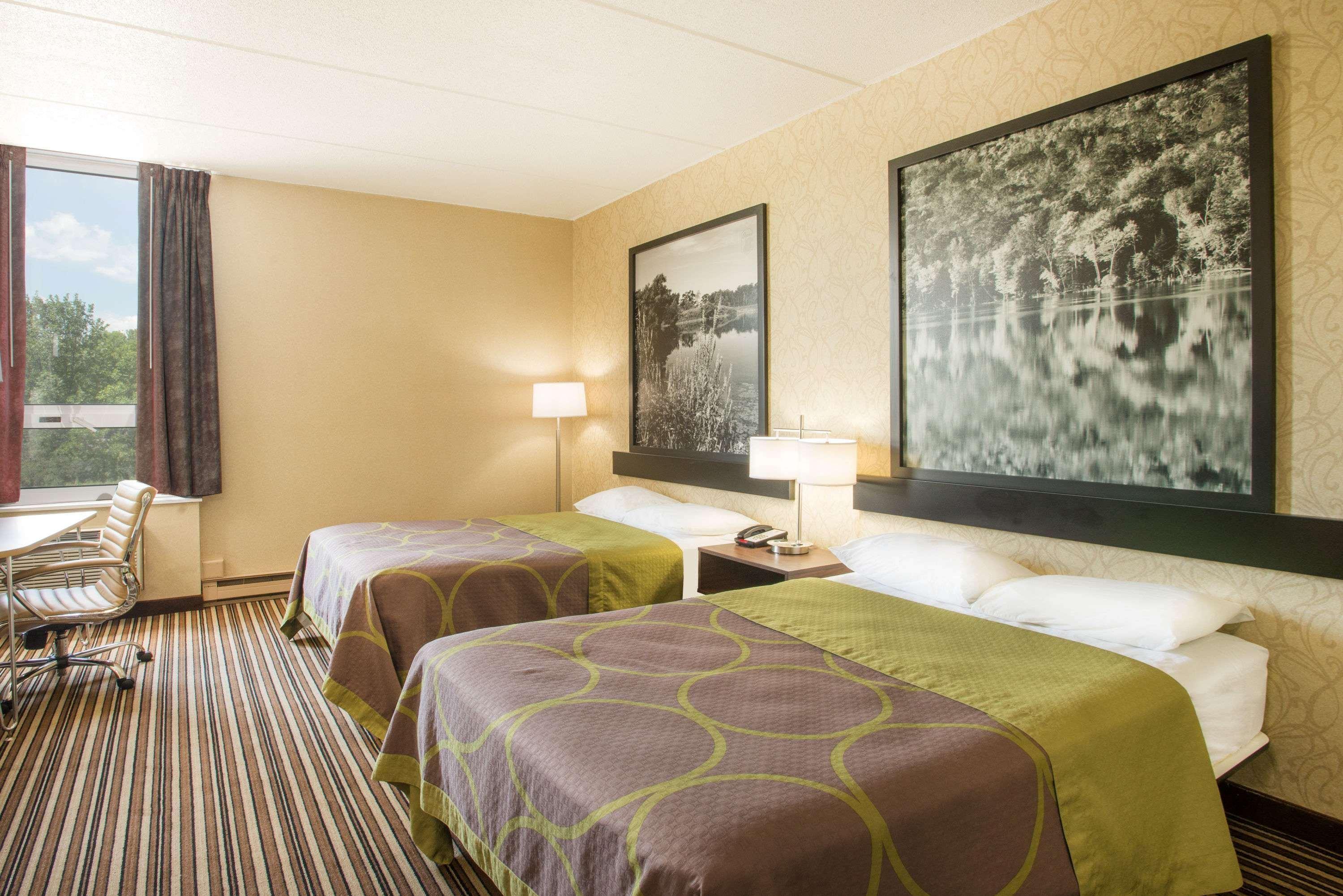 Super 8 By Wyndham Plattsburgh Hotell Eksteriør bilde