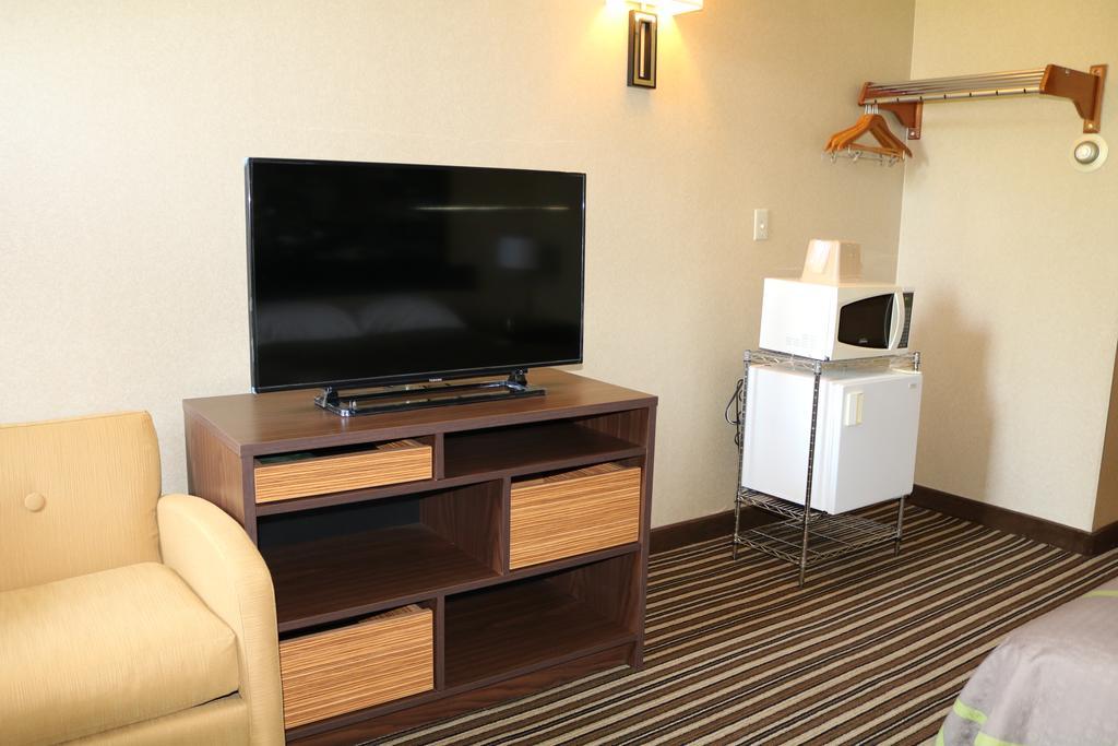 Super 8 By Wyndham Plattsburgh Hotell Eksteriør bilde