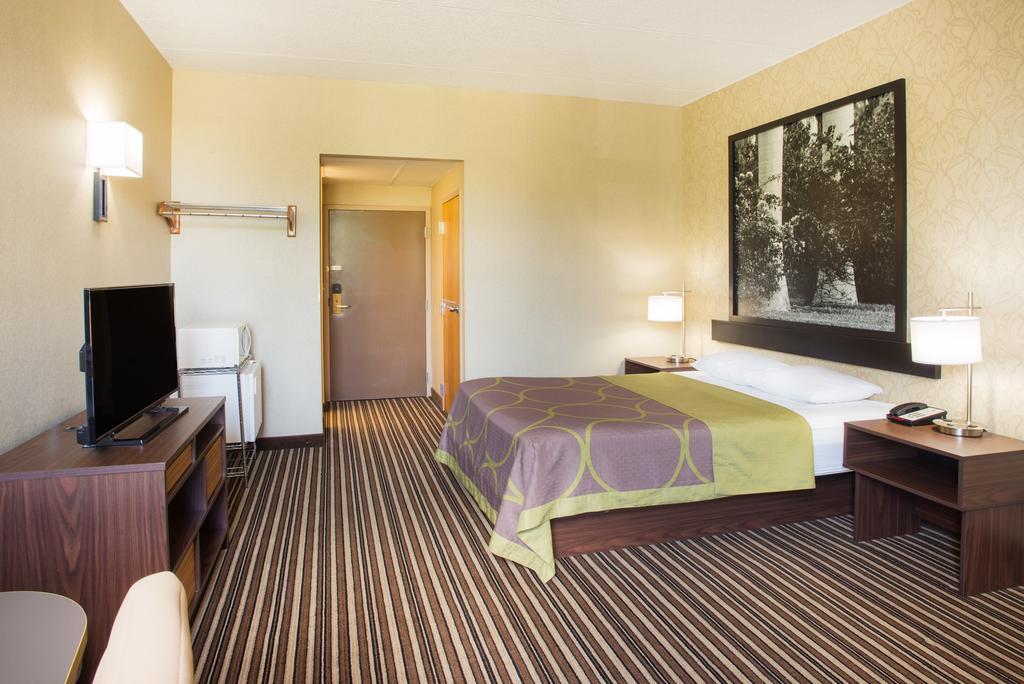 Super 8 By Wyndham Plattsburgh Hotell Eksteriør bilde