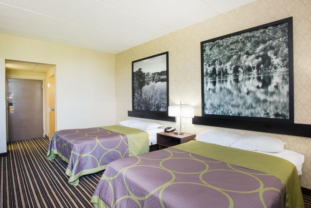 Super 8 By Wyndham Plattsburgh Hotell Eksteriør bilde