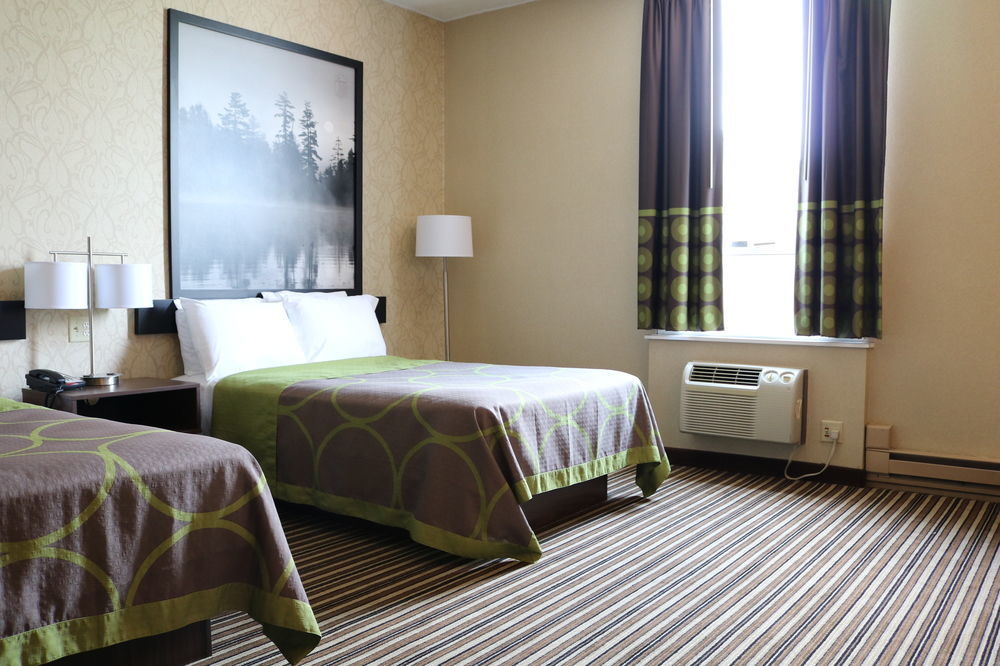 Super 8 By Wyndham Plattsburgh Hotell Eksteriør bilde