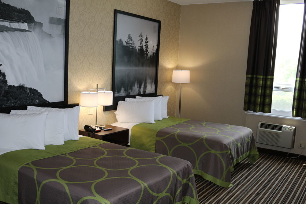 Super 8 By Wyndham Plattsburgh Hotell Eksteriør bilde