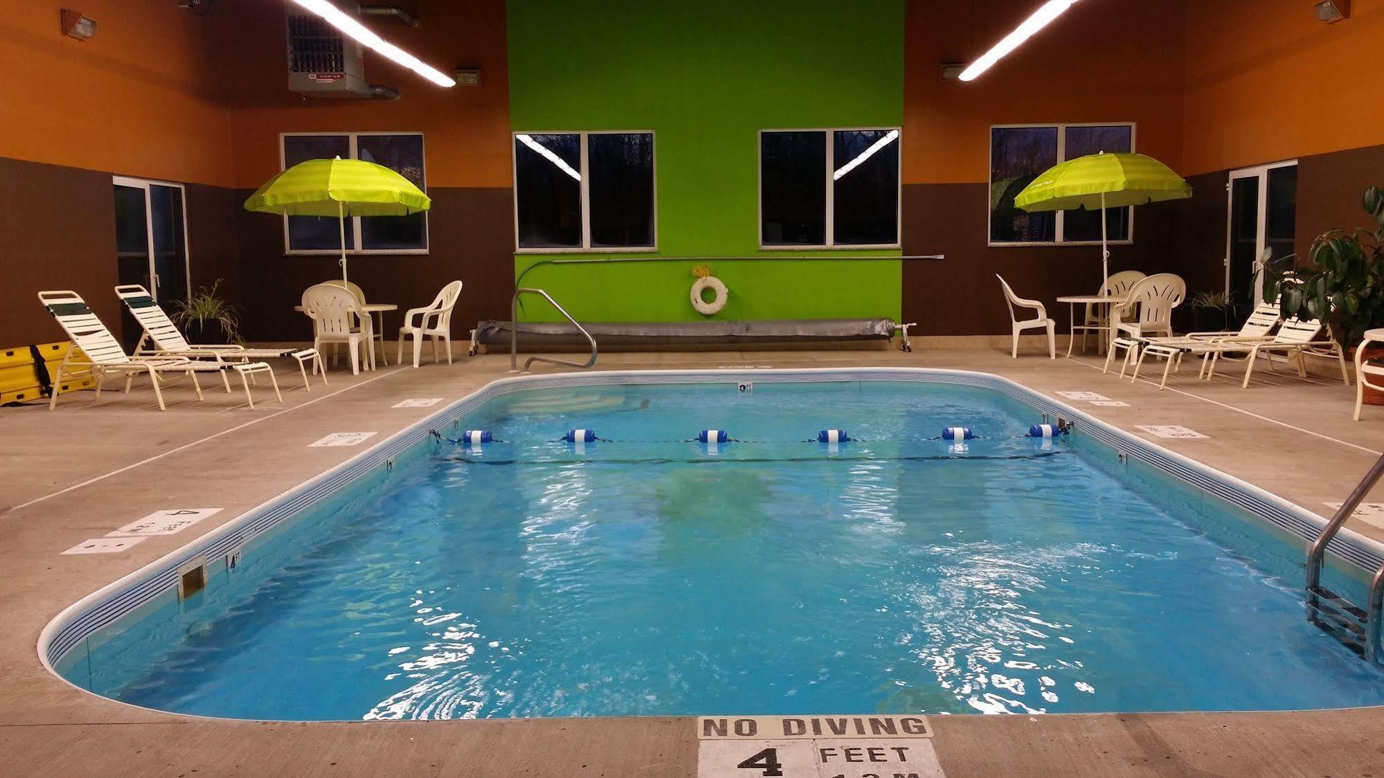 Super 8 By Wyndham Plattsburgh Hotell Eksteriør bilde